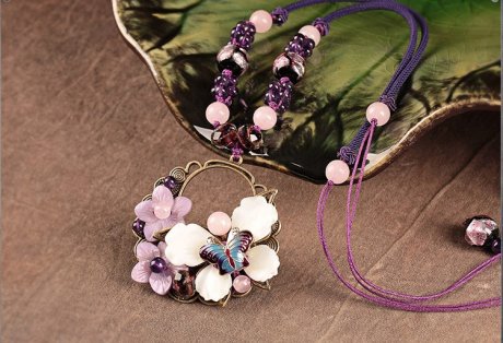 紫暮蝶翩：时尚典雅紫色项链