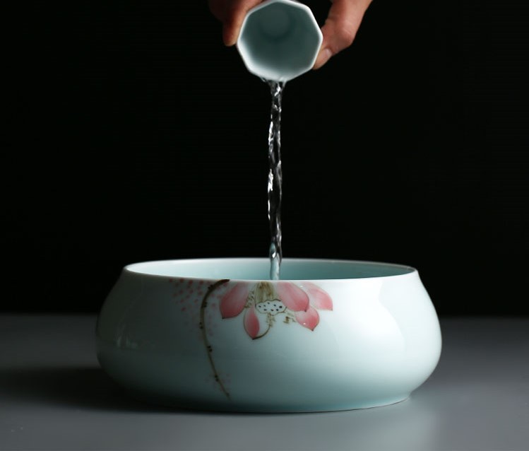 淡雅清丽的手绘莲花陶瓷茶洗水盂