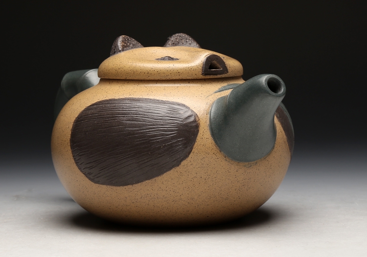 吕尧臣大师制作的可爱熊猫壶