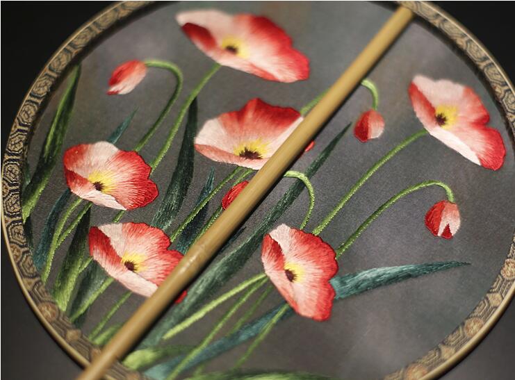 中国风手工刺绣真丝团扇