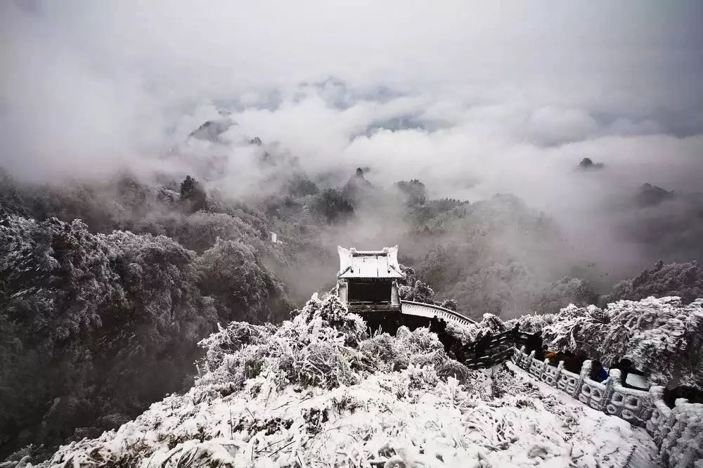 武当山雪景摄影：雪后武當是仙山